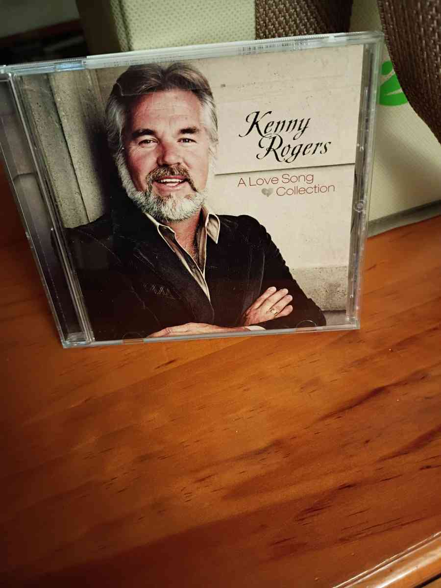 41 Country Classic Cassettes and 2 Kenny Rogers Cds - Bellevue, Kentucky - FleaMarketBay