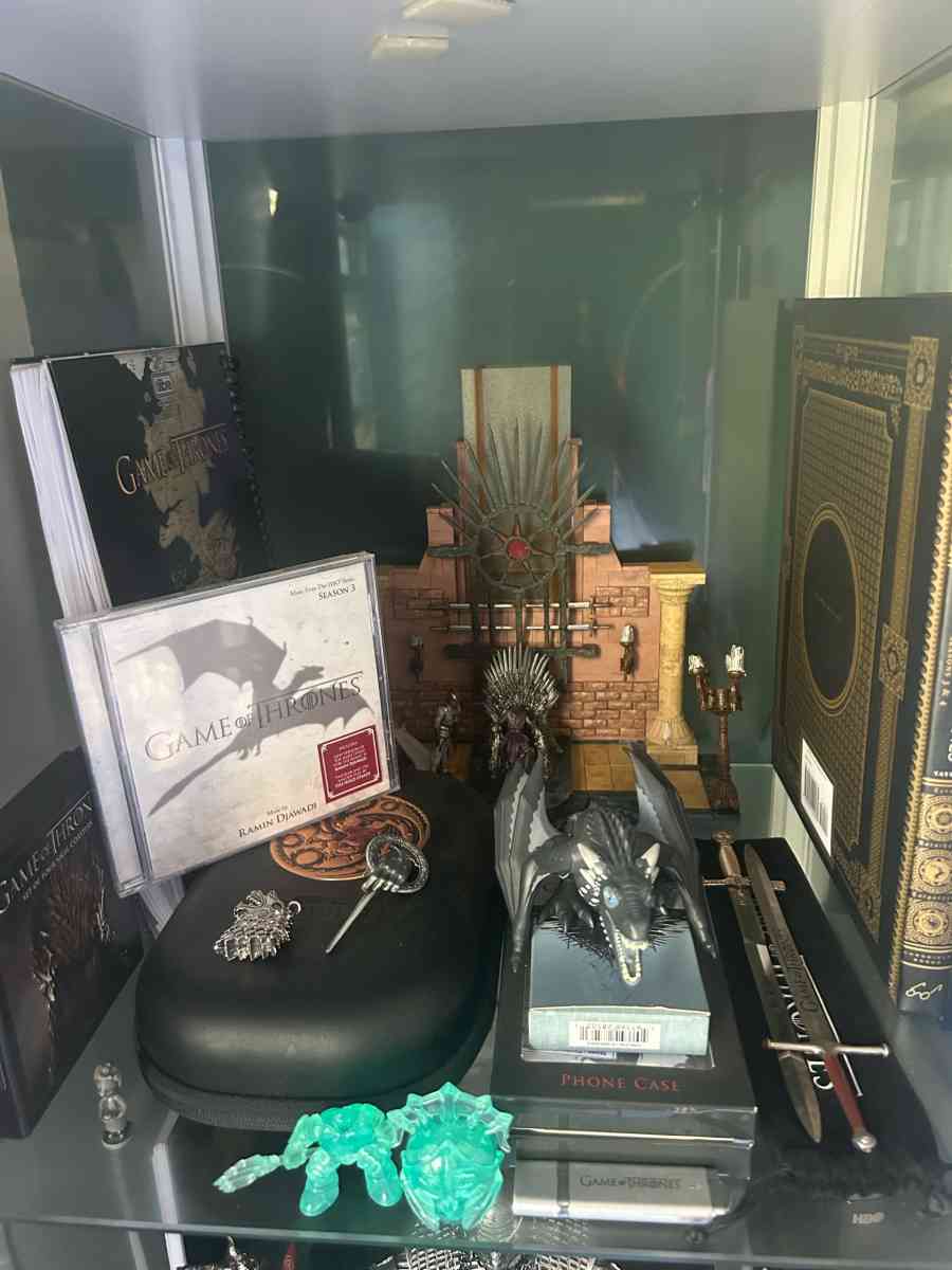 game of thrones memorabilia collection - Bronx, New York