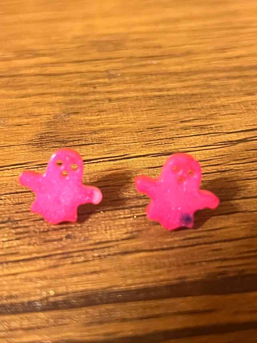 pink resin Halloween earring - Natchitoches, Louisiana - FleaMarketBay