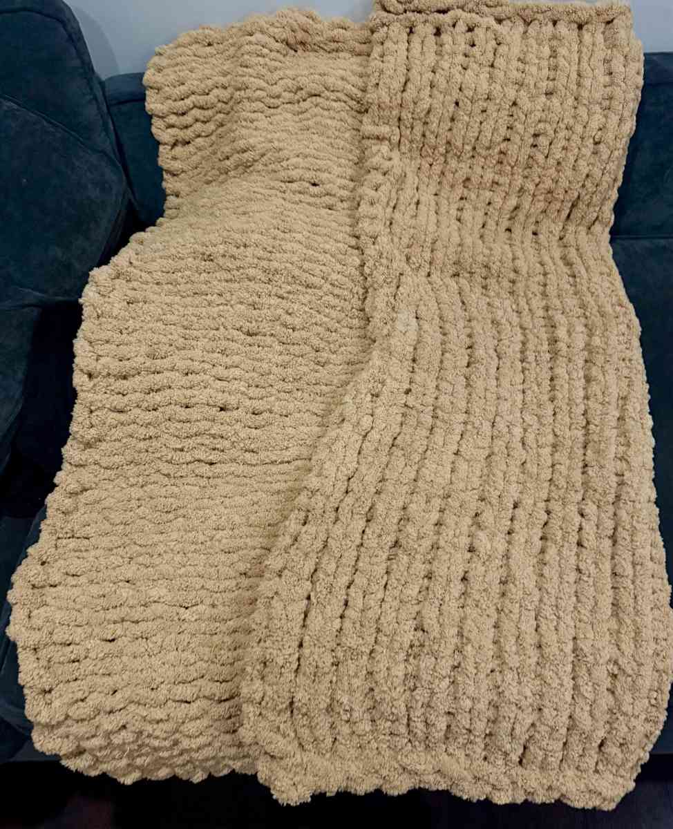 hand made blanket  perfect for fall - Glen Ellyn, Illinois - FleaMarketBay