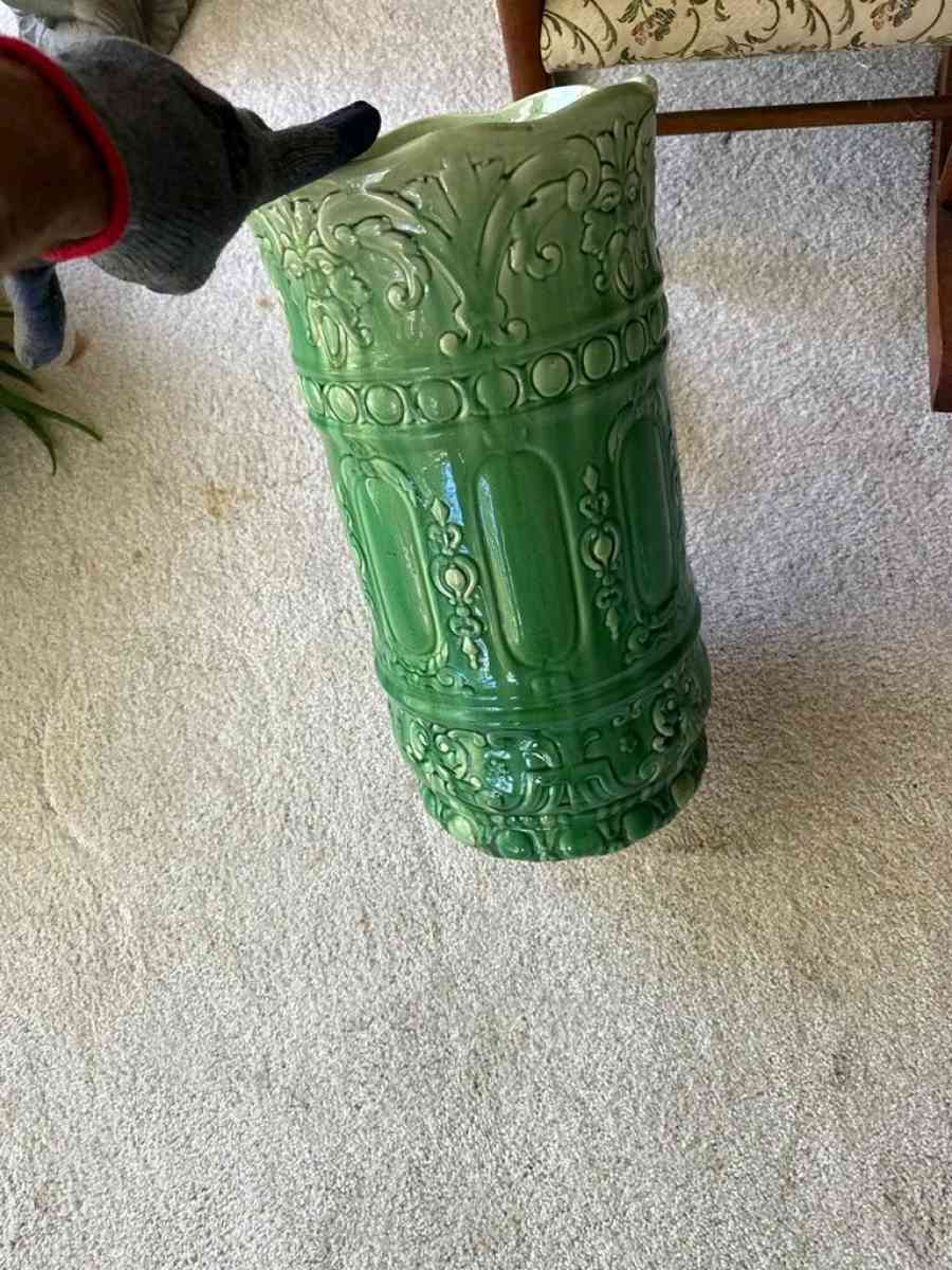 antique pottery and paintings - Freeport, New York - FleaMarketBay