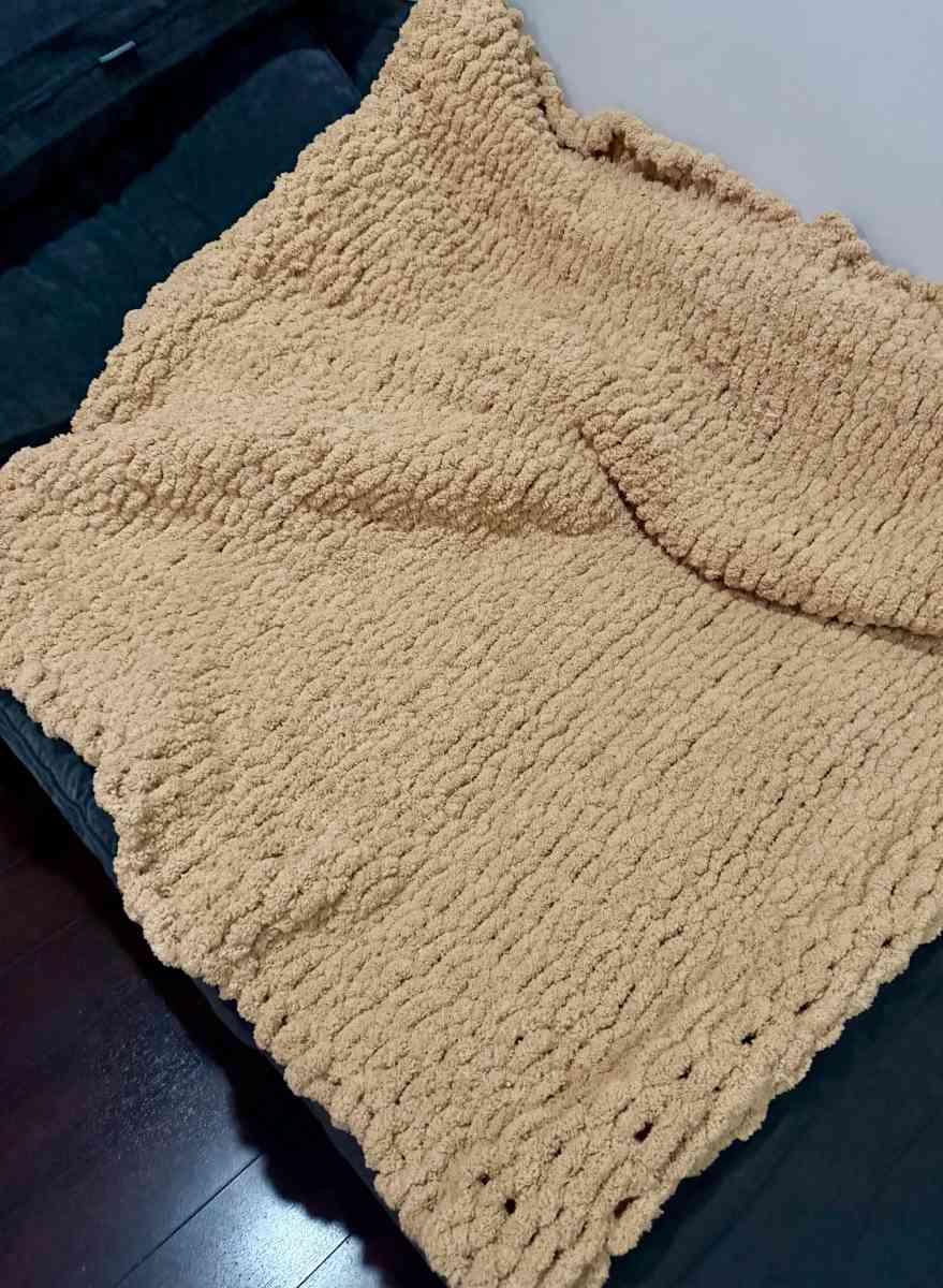 hand made blanket  perfect for fall - Glen Ellyn, Illinois - FleaMarketBay