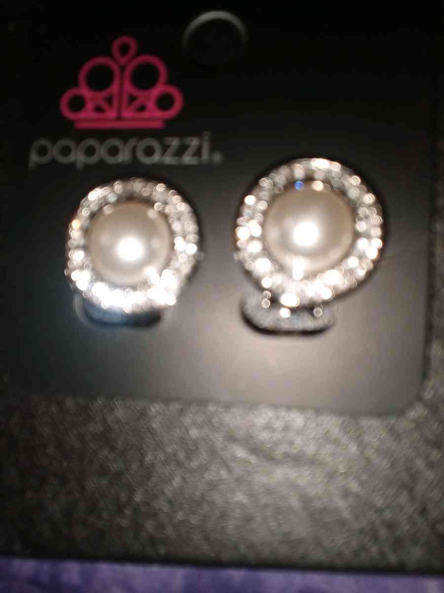 clipon earrings - Atoka, Tennessee