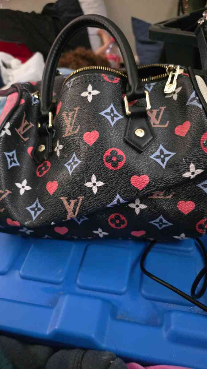 Louis Vuitton Game On Speedy Bandouliere 25 - Livonia, Michigan - FleaMarketBay