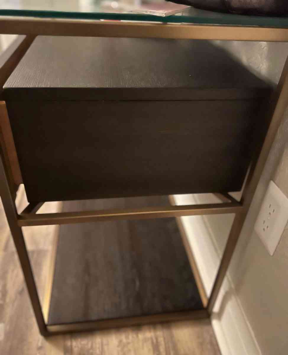 Curata Nightstand 1pc - Pembroke Pines, Florida - FleaMarketBay