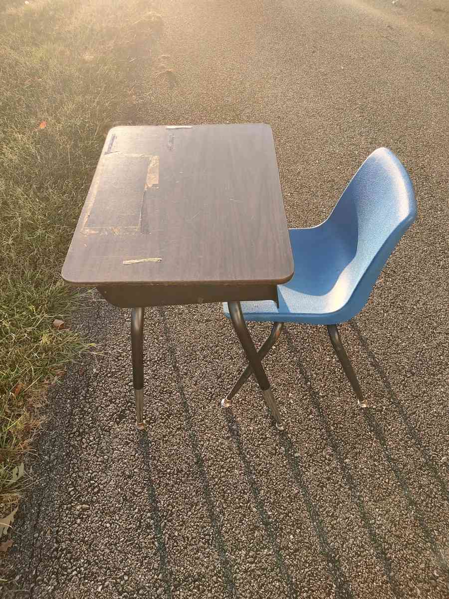 metal desk with chair or a end table - Glade Hill, Virginia