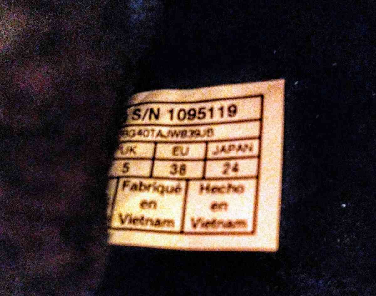 The UGG Womens Fluff Yeah Slide slippers size 7 - Clarendon Hills, Illinois - FleaMarketBay