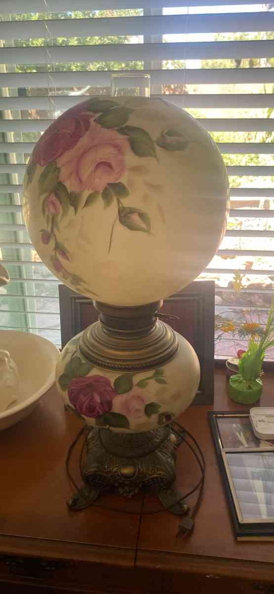 electrique antique Gone with the wind hurricane lamp - Marysville, California - FleaMarketBay