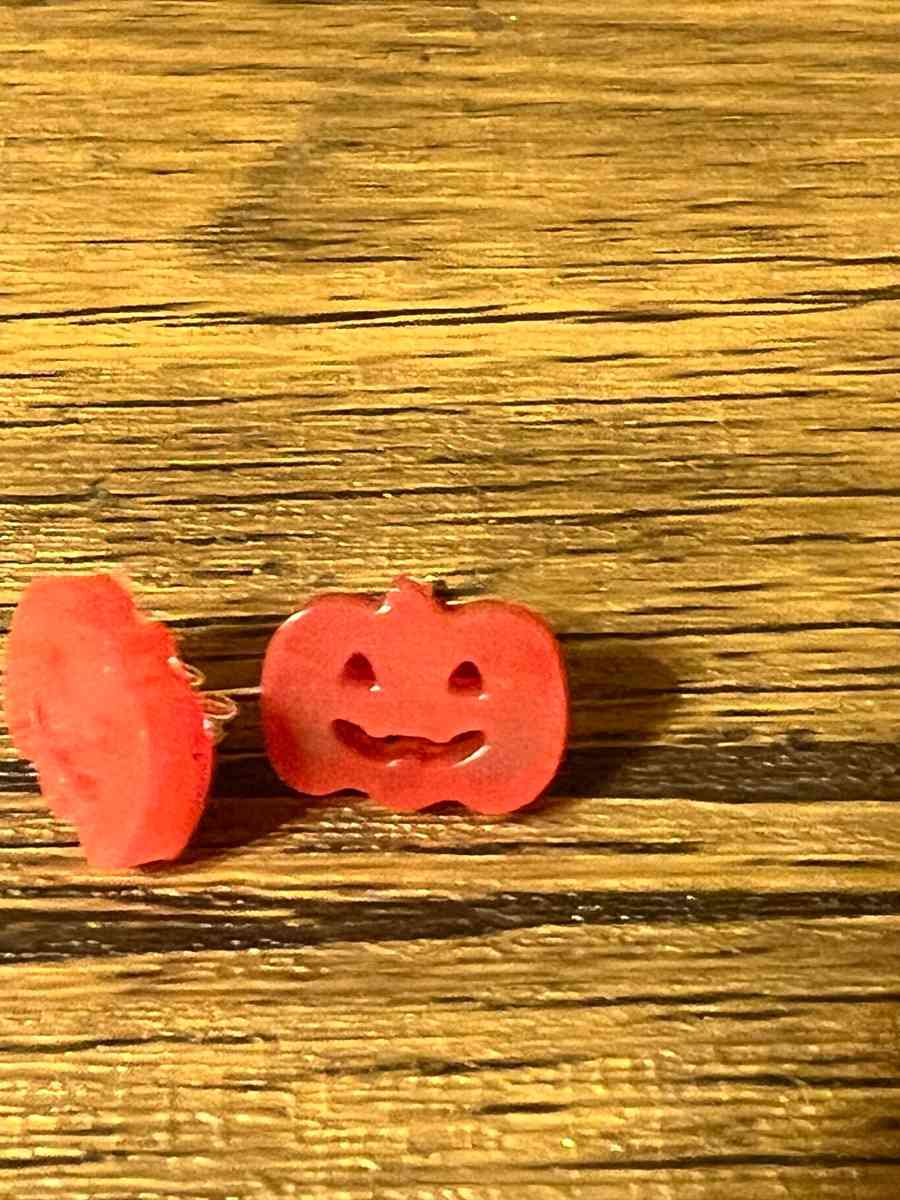 beautiful Halloween resin earring - Natchitoches, Louisiana