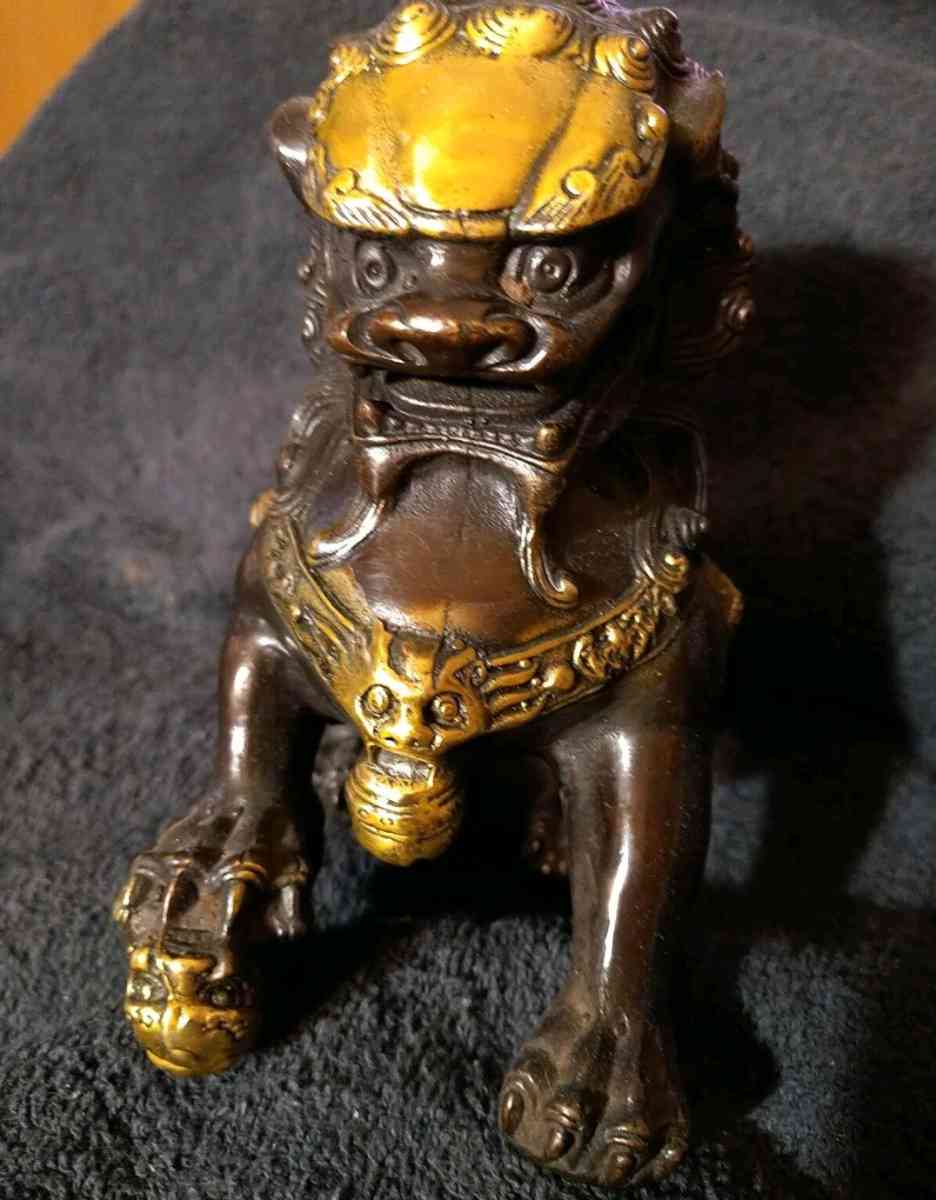 This Chinese Guardian Lion referred to as a Foo Dog or FuDog - Clarendon Hills, Illinois - FleaMarketBay