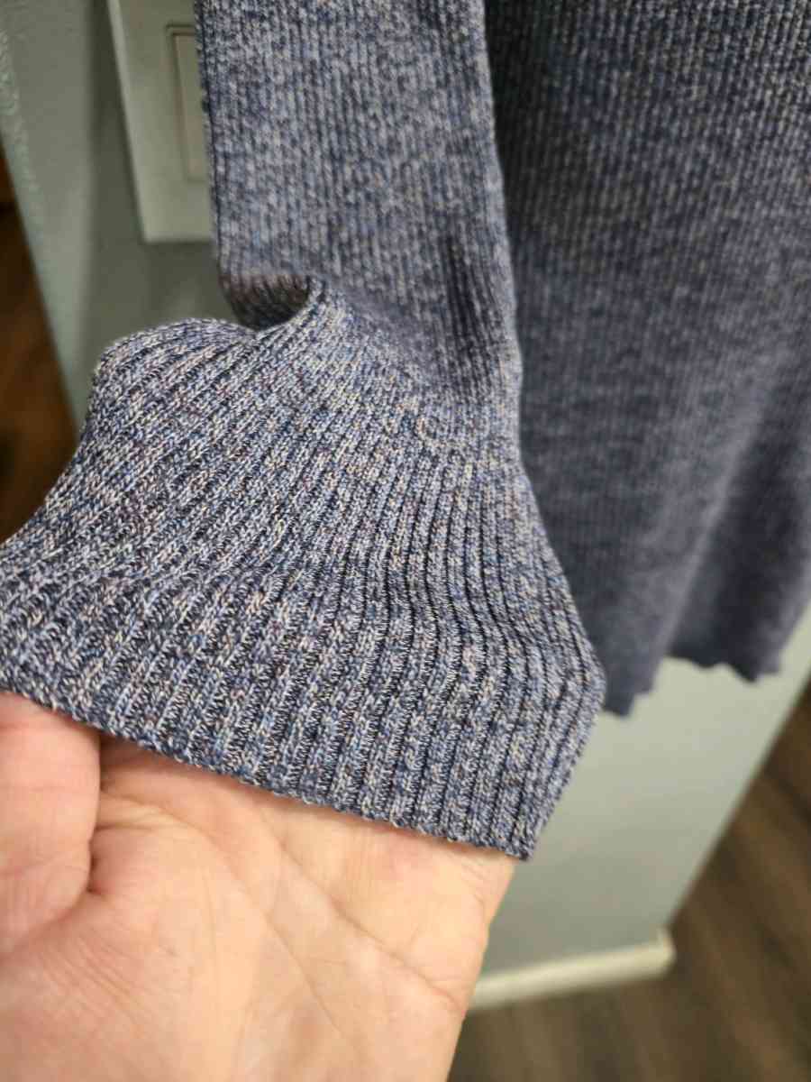 Hermoso suetersito - El Centro, California - FleaMarketBay