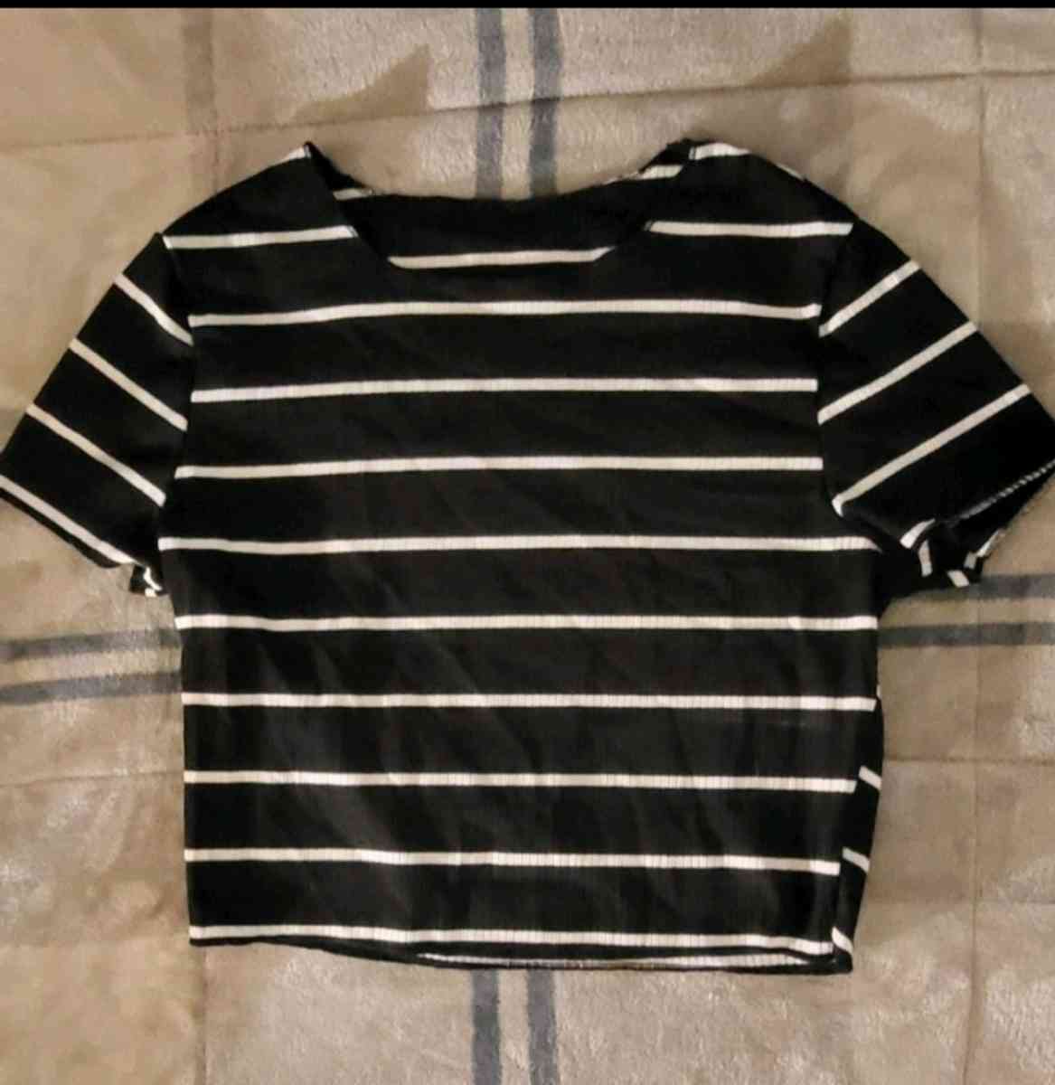 Crop top and black skirt set - Elysburg, Pennsylvania - FleaMarketBay