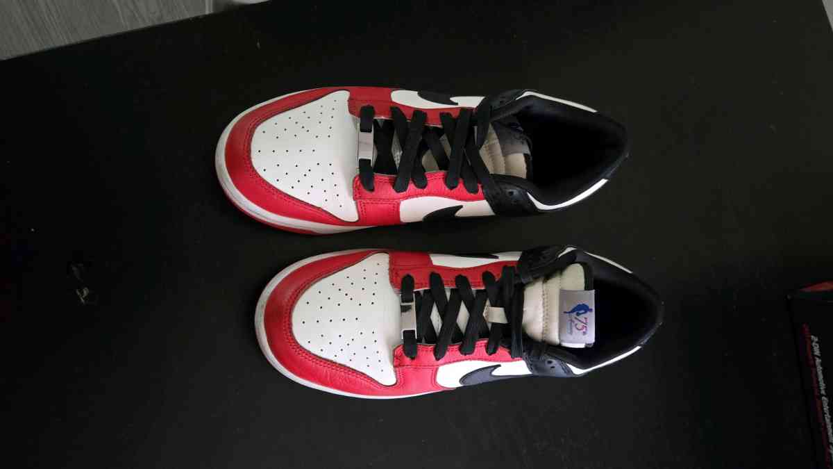 Dunk low chicago size 9 - Los Angeles, California - FleaMarketBay