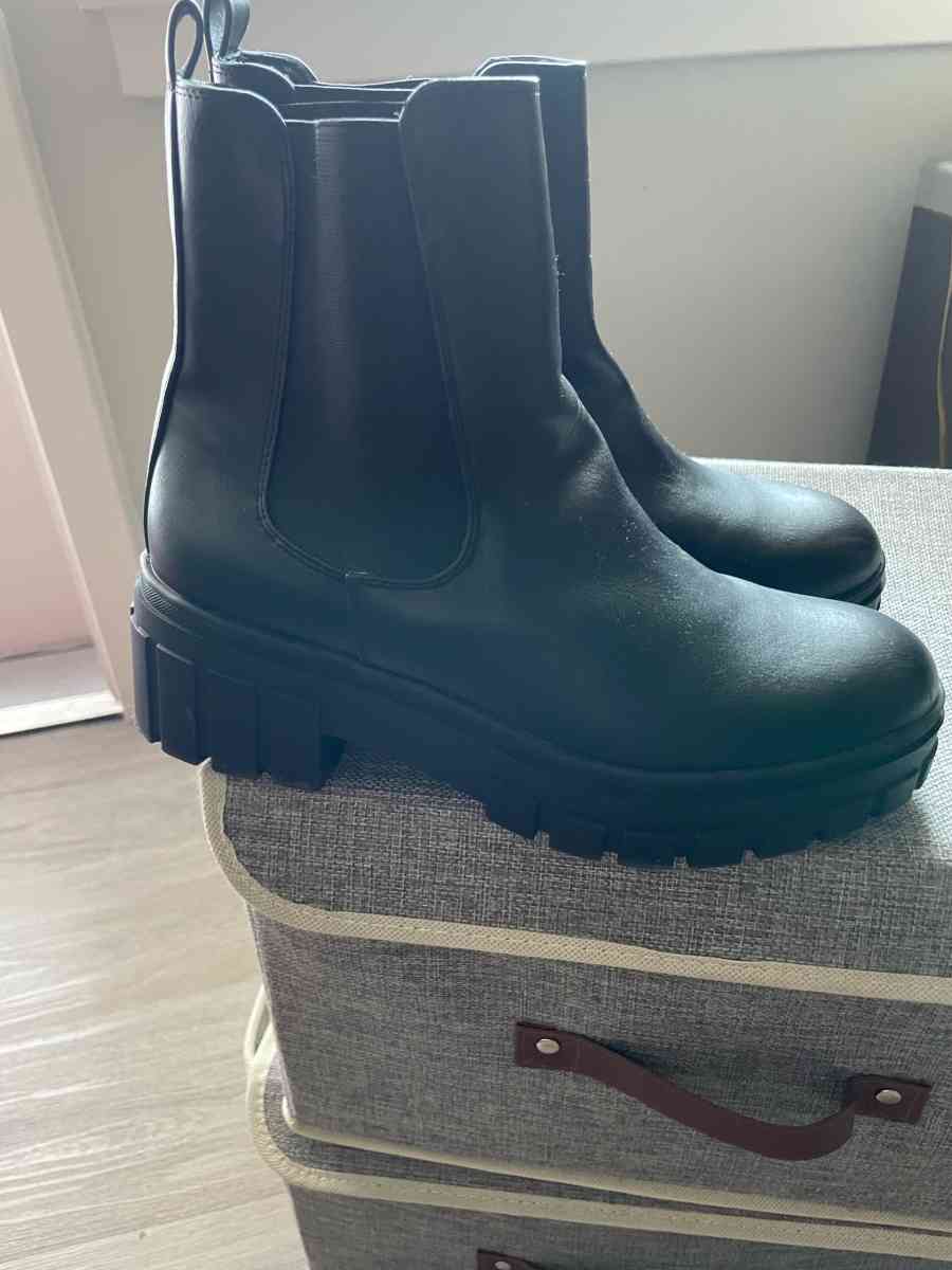 Black boots - Charlotte, North Carolina - FleaMarketBay