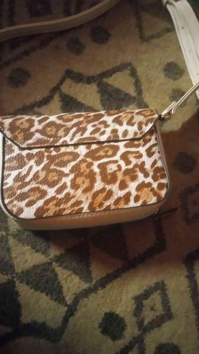 Leopard print small shoulder purse - Marmaduke, Arkansas - FleaMarketBay