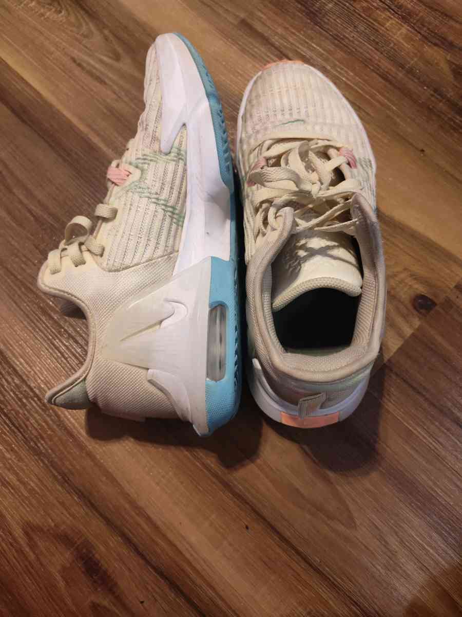 shoes - Cross Plains, Tennessee