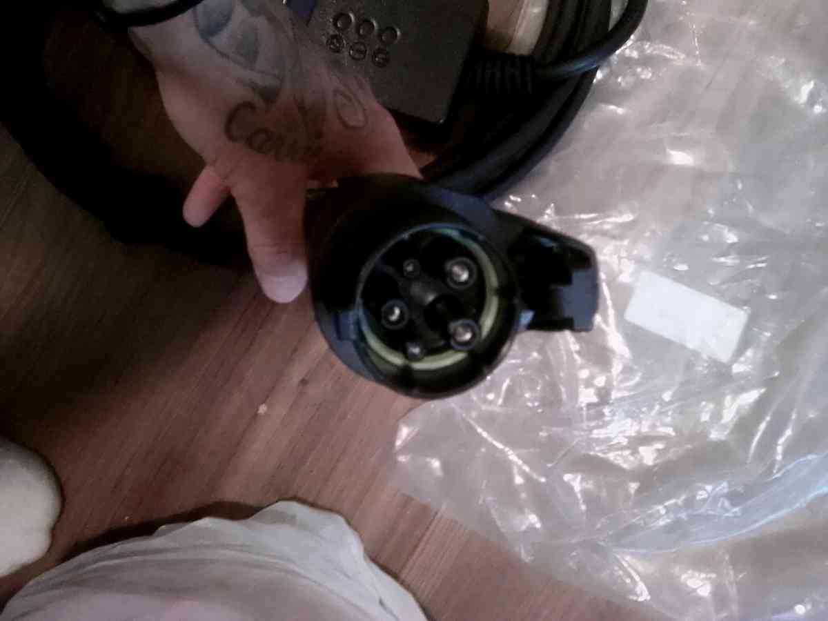 electric Ford hybrid charger - Hamilton, Ohio - FleaMarketBay