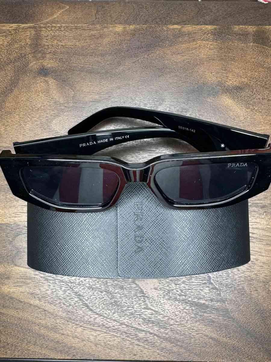Sunglasses Prada - Los Angeles, California - FleaMarketBay