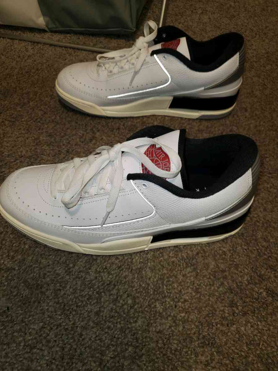 Jordan retro 2 light se - Chester, Virginia - FleaMarketBay