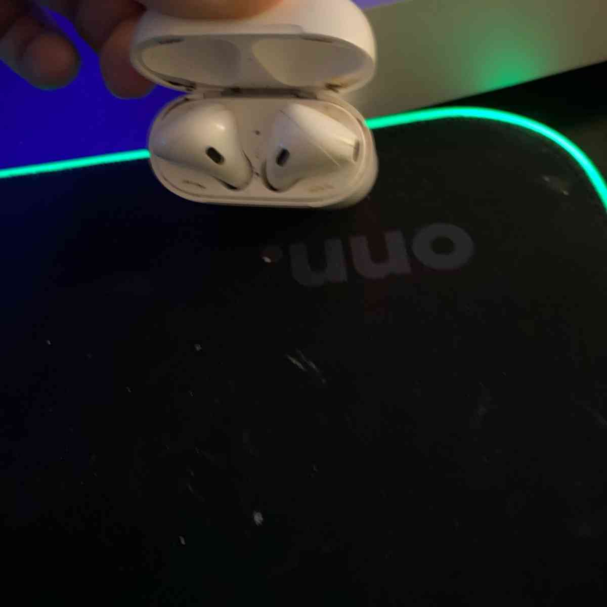 AirPods cleaning needed - Wichita Falls, Texas - FleaMarketBay