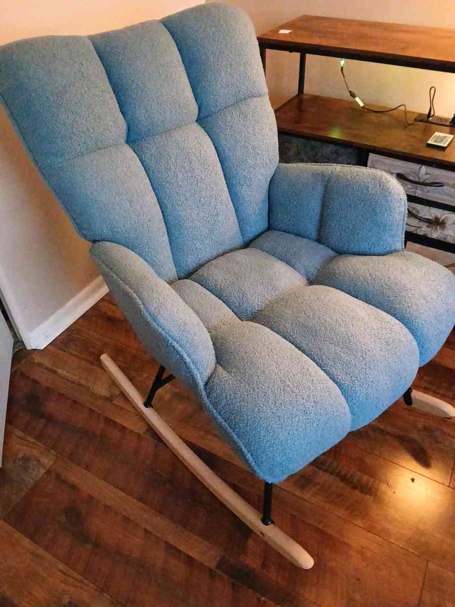 nice gently used furniture tables dressers rockers book case - Louisville, Kentucky - FleaMarketBay