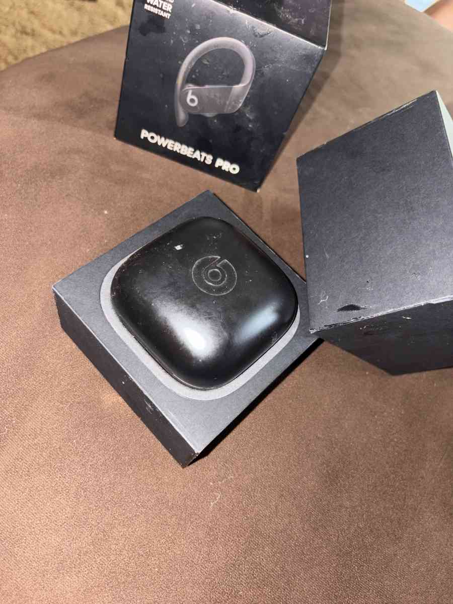 Powerbeats pro headphones - Chattanooga, Tennessee - FleaMarketBay