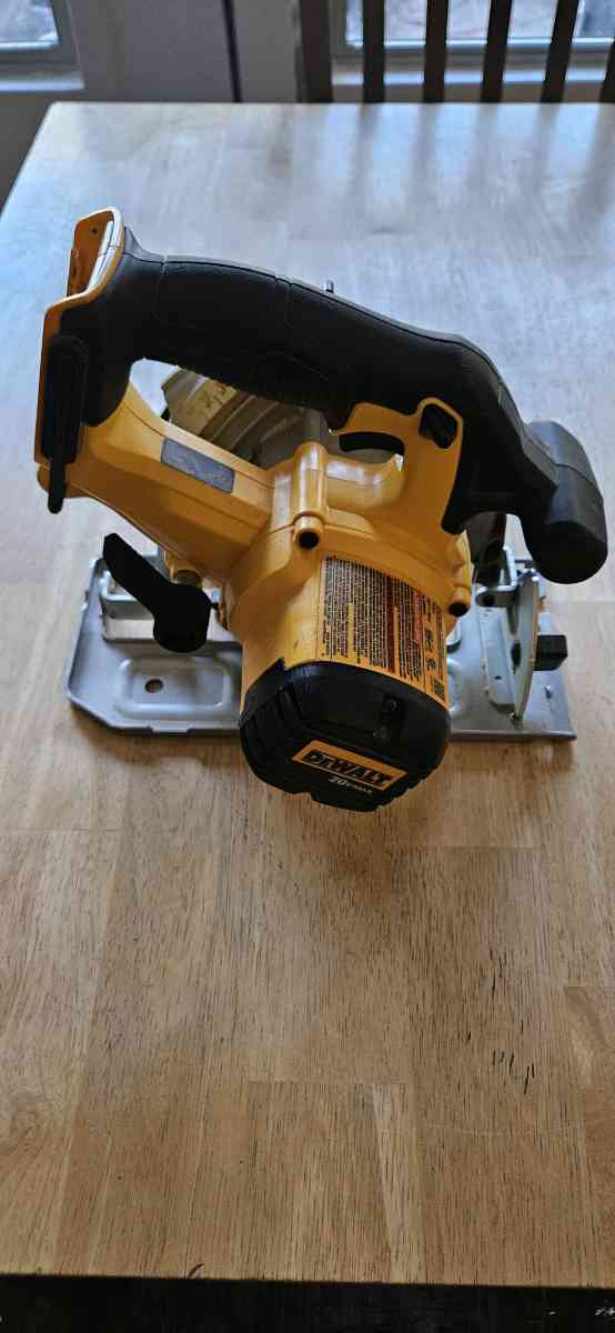 sierra DeWalt - Dallas, Texas - FleaMarketBay