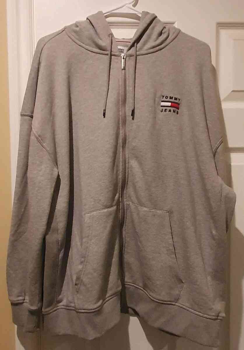 Zip Up Hoodie and Pullover Hoodie - Ventura, California - FleaMarketBay