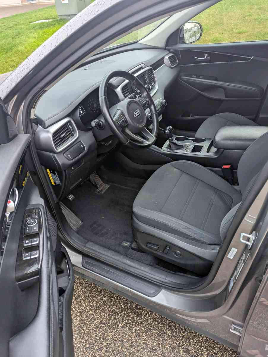 2016 kia Sorrento - New Richmond, Wisconsin - FleaMarketBay