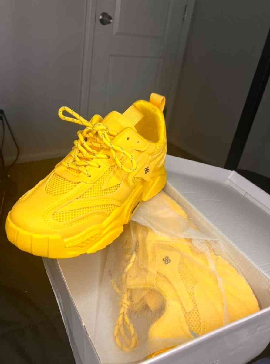 Bright Yellow Sneakers size 7 - Trenton, New Jersey - FleaMarketBay