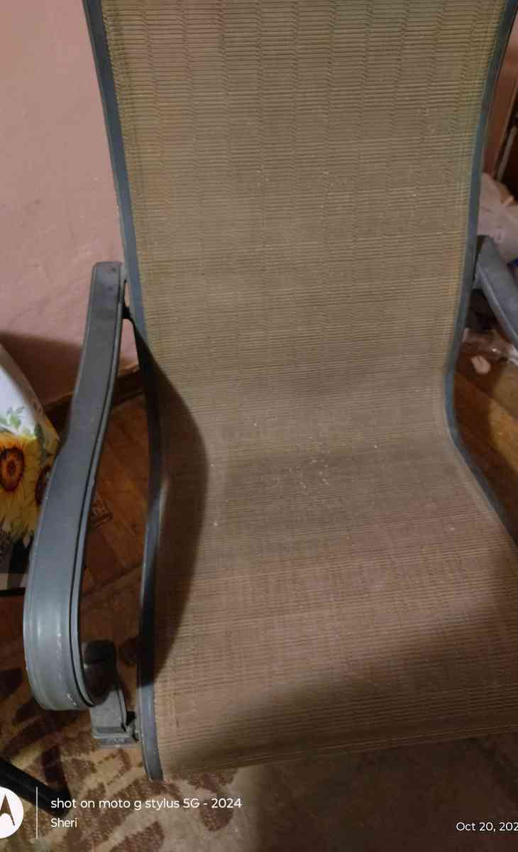 table and 2 chairs - Summitville, Ohio - FleaMarketBay