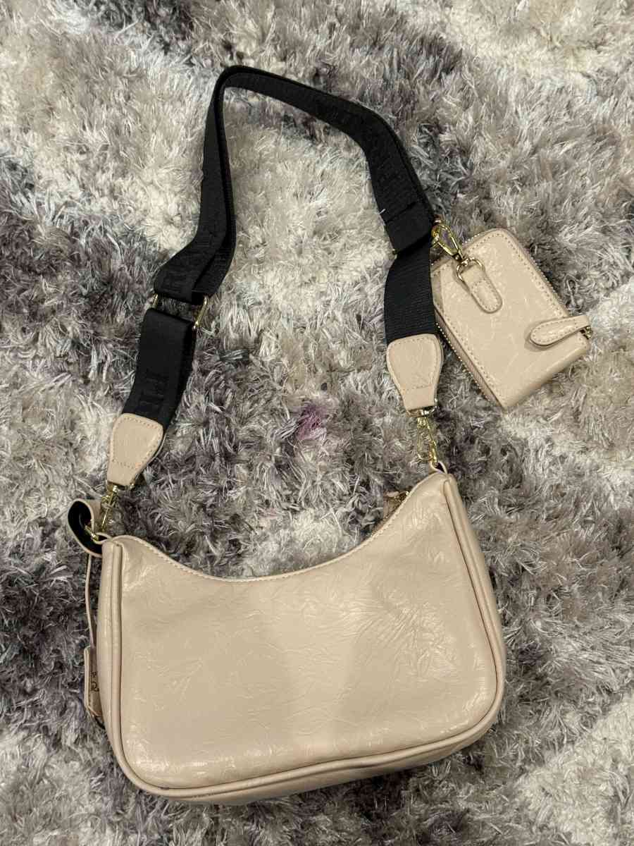 Fashionable Beige Color Handbag - Beverly Hills, California - FleaMarketBay