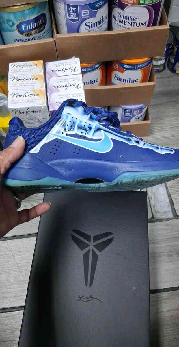 Kobe V Deep Royal - Philadelphia, Pennsylvania - FleaMarketBay