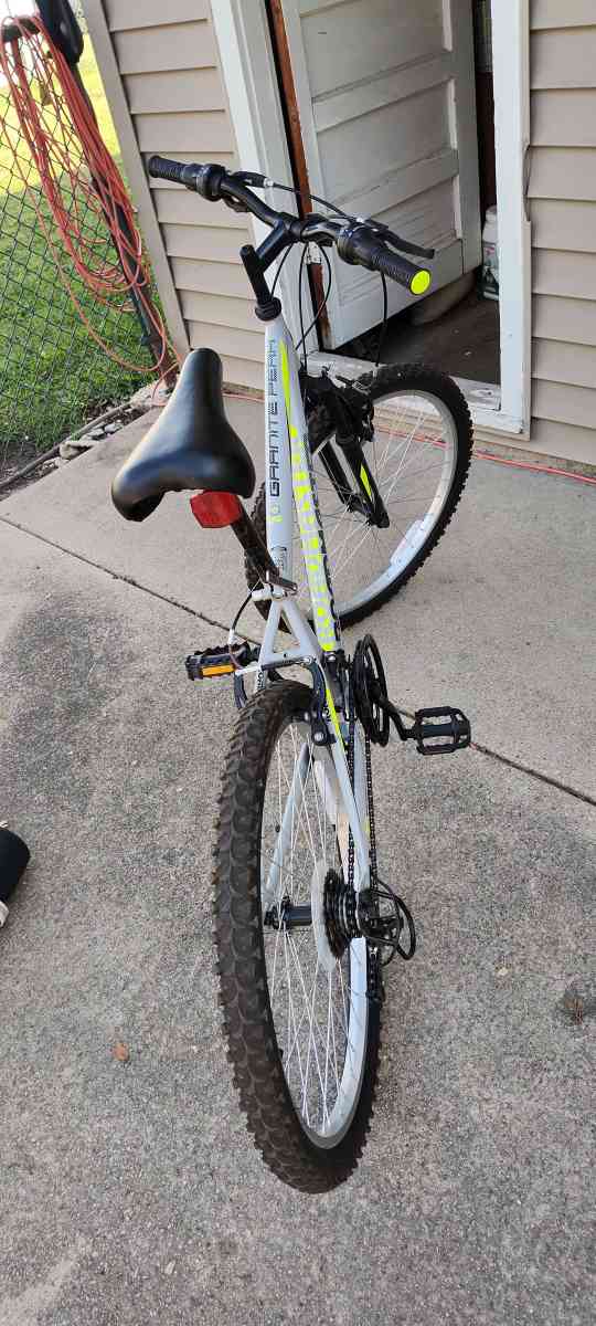 24 Inch Roadmaster Bike - Romeoville, Illinois - FleaMarketBay