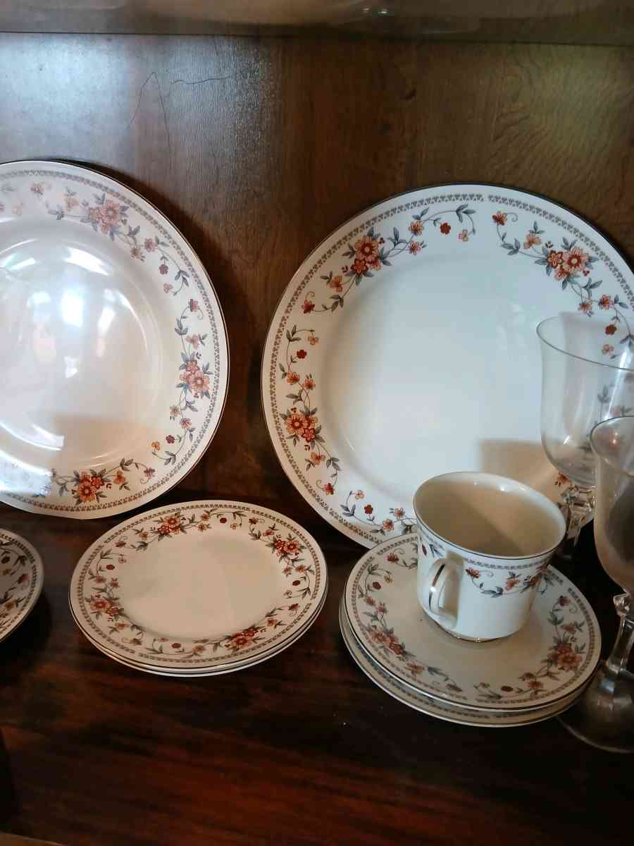 42 piece Anniversary China set 1970 1980 ara - Louisville, Kentucky - FleaMarketBay