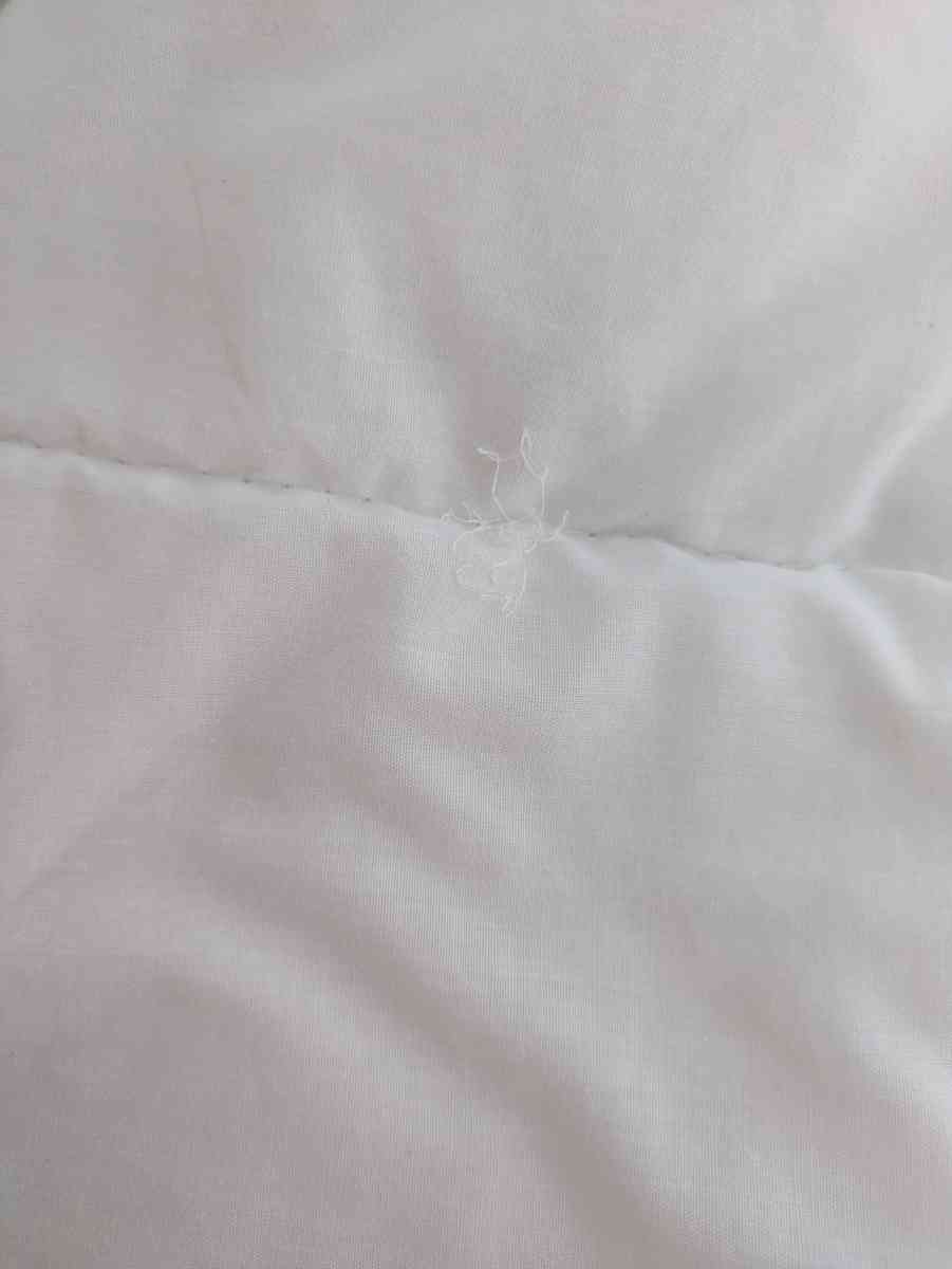 IKEA SMSPORRE Twin Duvet Insert Warm and Cozy - Chicago, Illinois - FleaMarketBay