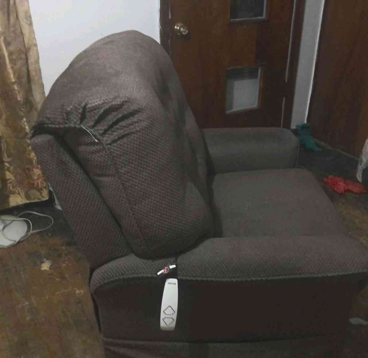 recliner - Summitville, Ohio - FleaMarketBay