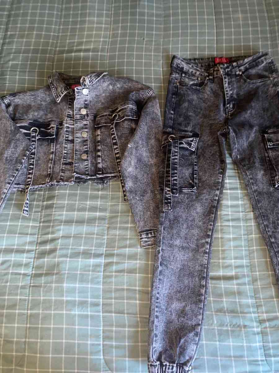 womans denim outfit - Bronx, New York