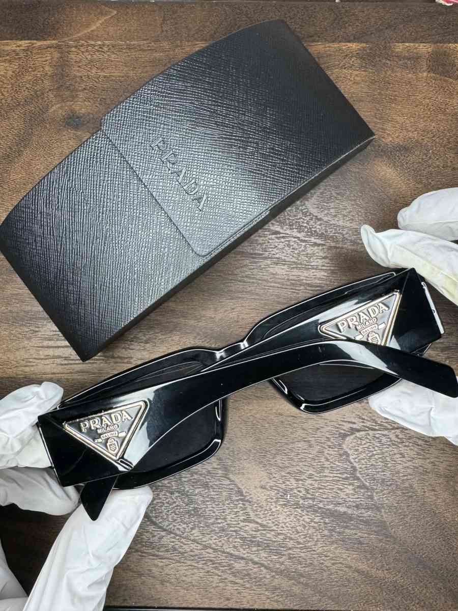 Sunglasses Prada - Los Angeles, California - FleaMarketBay