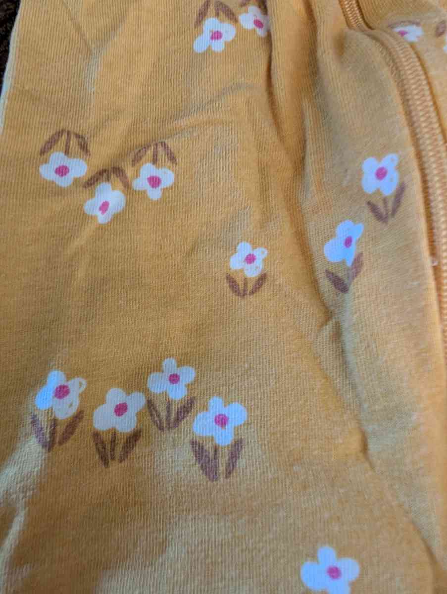 Baby yellow sleepsuit with feet and hat - Savannah, Georgia - FleaMarketBay