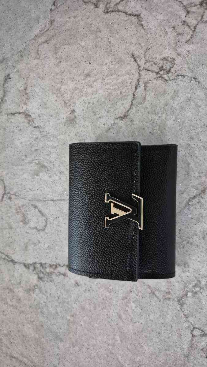 louis vuitton wallet - Arapahoe, Colorado - FleaMarketBay