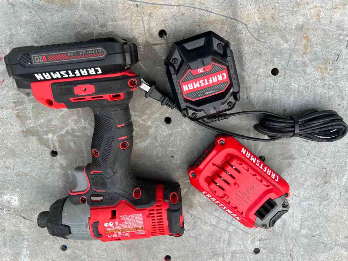 20v craftsman impact driver with 2 batteries and charger - Sparks, Nevada
