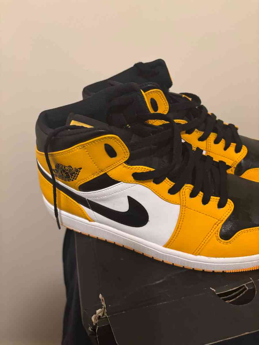Jordan 1 Taxi - Cambria Heights, New York - FleaMarketBay