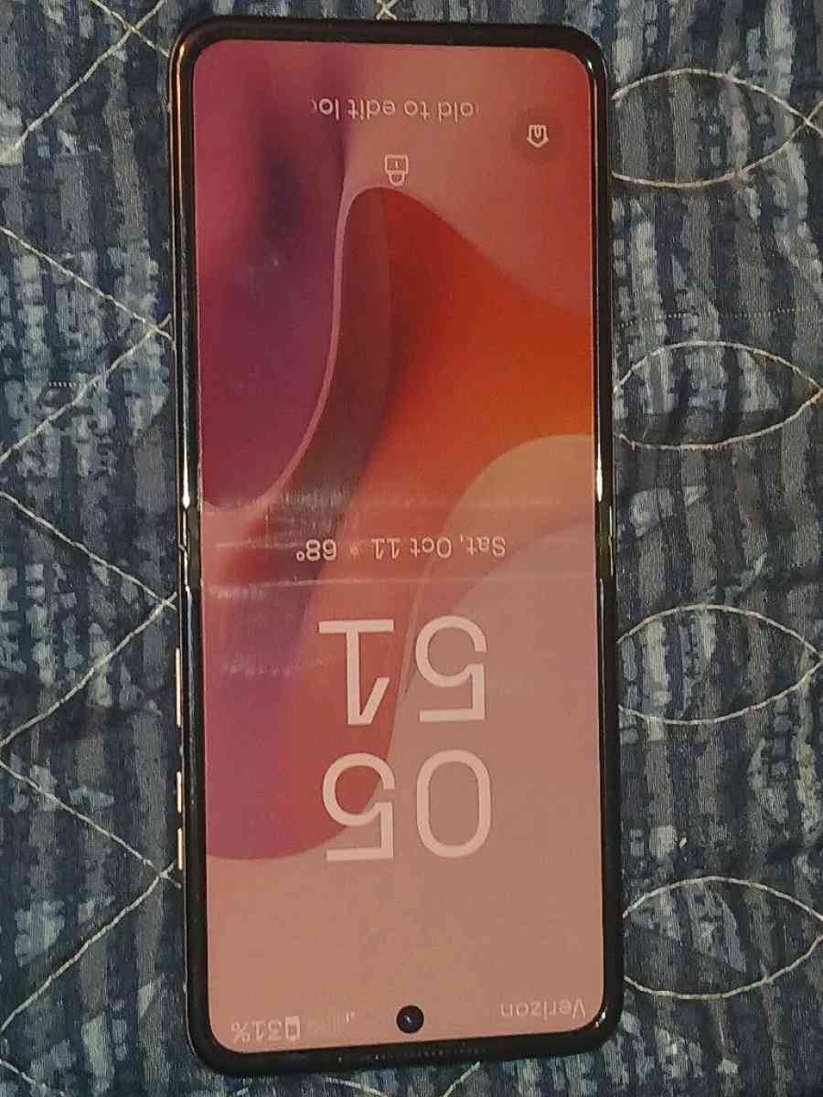 motarola Razr 2025 8 gb ram 128gb memory - Lima, Ohio - FleaMarketBay