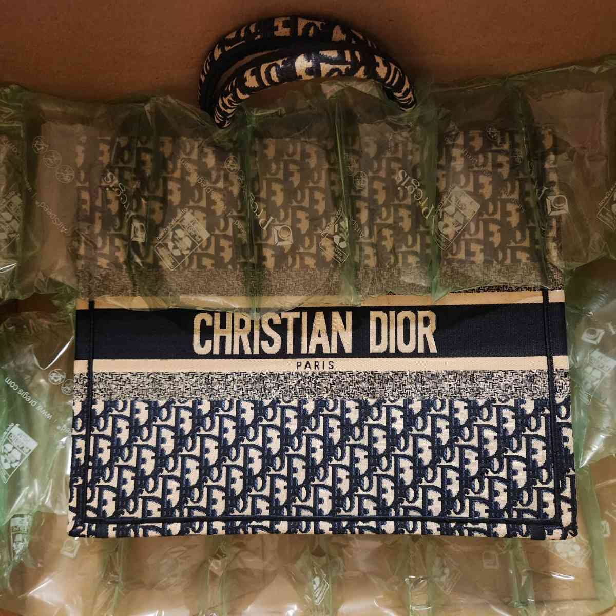 Christian dior tote - Brunswick, Ohio - FleaMarketBay