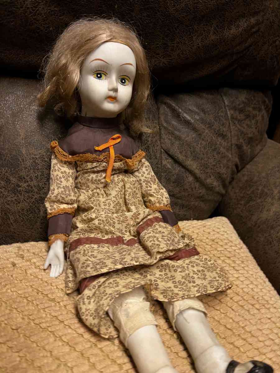 antique porcelain doll - Camp Verde, Arizona - FleaMarketBay