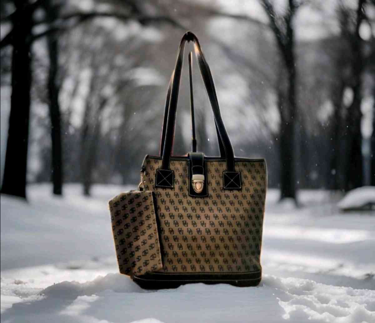 dooney and burke purse and wristlet - Mobile, Alabama - FleaMarketBay