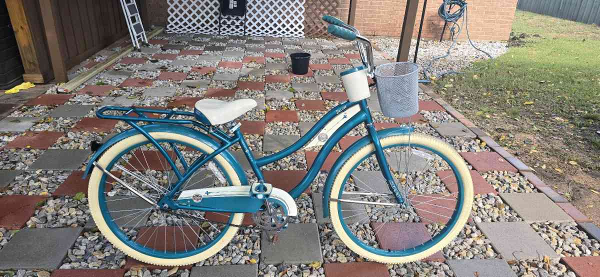 Huffy Deluxe Bicycle - Fort Worth, Texas