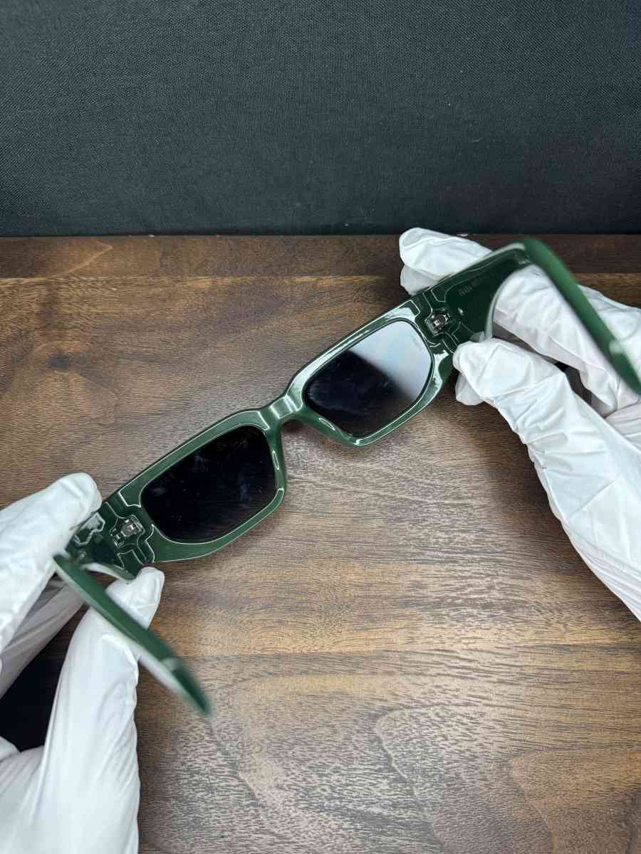 mens Prada Sunglasses - Los Angeles, California - FleaMarketBay