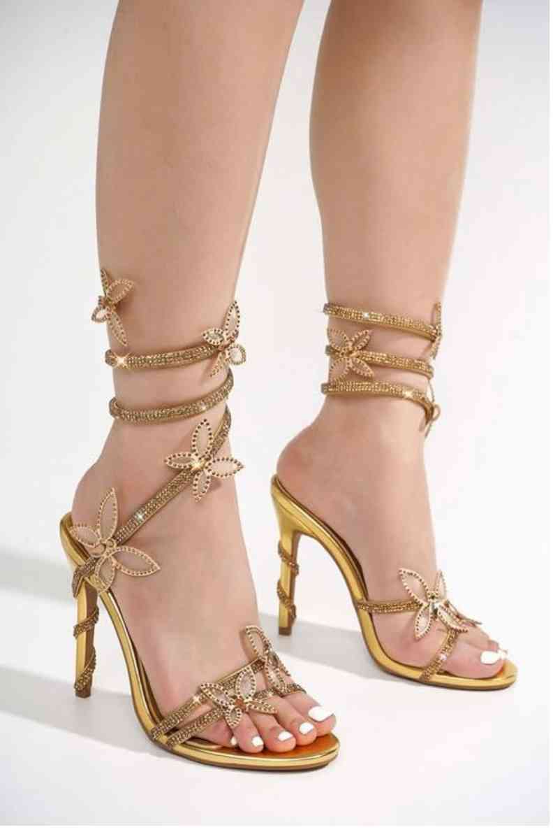Elegant Gold Strappy Sandals - Trenton, New Jersey - FleaMarketBay